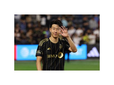 LAFC 오프시즌 결정들 팬들 분노 유발