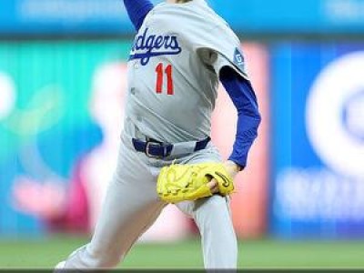 사사키 로키 메이저리그 첫 승 놓쳤다