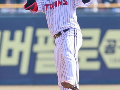 홍창기와 팬들 500만 원 기부 소아암 환우에 전해
