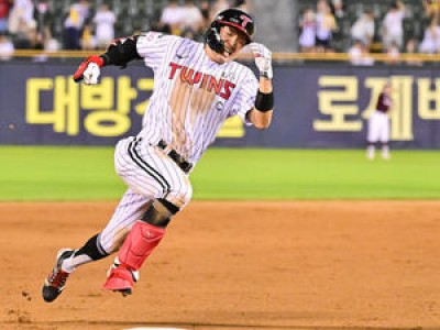그라운드 홈런 아닌 3루타로 기록된 경기 장면