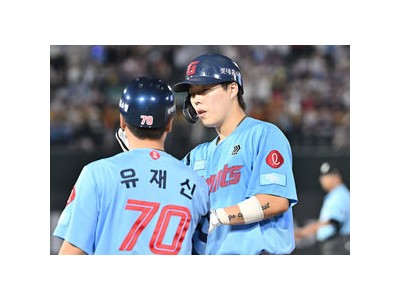 고승민 포지션 바꿔가며 고군분투 팀 전략에 희생된 듯