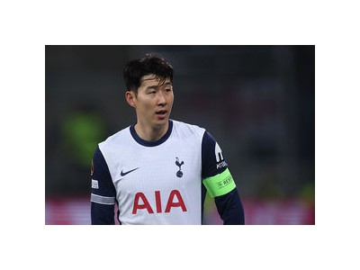 손흥민 두 골로 토트넘 승리 팬들 환호